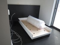 002_Bett_mit_Wandverkleidung