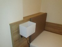 003_Bett_Wandverkleidung_Nachttisch