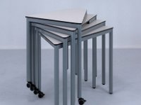 022_Trapeztisch_asymmetrisch_Stapel