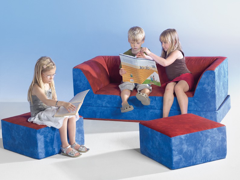 Klappcouch mit 2 Hockern