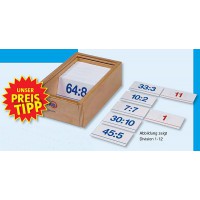 Das Rechenspiel besteht aus 120 doppelseitig bedruckten Kunststoffkarten – im praktischen Buchenholzkasten mit durchsichtigem Schiebedeckel.  Abbildung zeigt Division 1-12