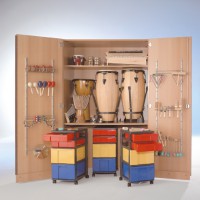 Zweitüriger Musikschrank mit flachen & hohen Schüben sowie Halterungen an den Türinnenseiten. Lieferung ohne Instrumente