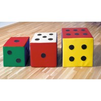 Würfel mit Punkten, von rechts: 40 x 40 cm, 35 x 35 cm, 30 x 30 cm